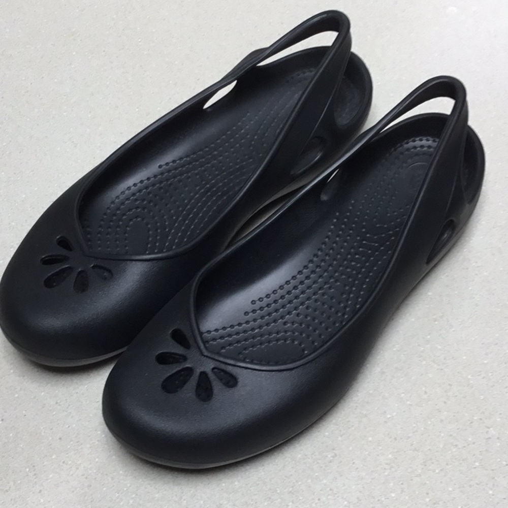 NWT black women’s CROCS sz 9